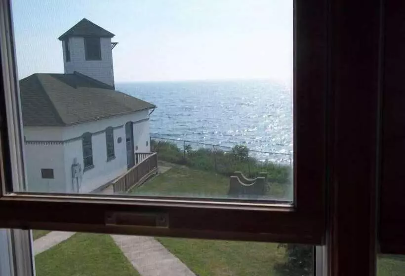 Hi Tibbetts Point Lighthouse   Hostel