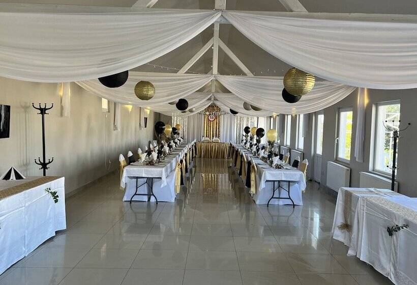 簡易ホテル Aranyhordó Panzió étterem és Pizzéria