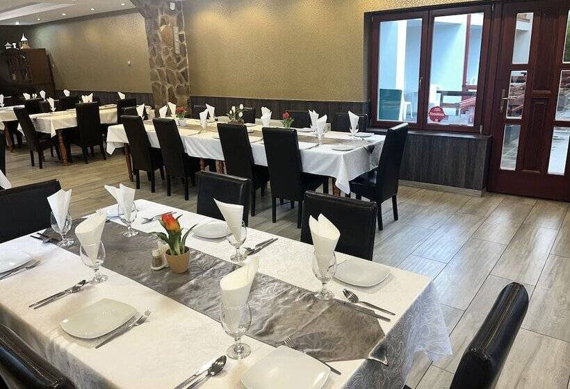 簡易ホテル Aranyhordó Panzió étterem és Pizzéria