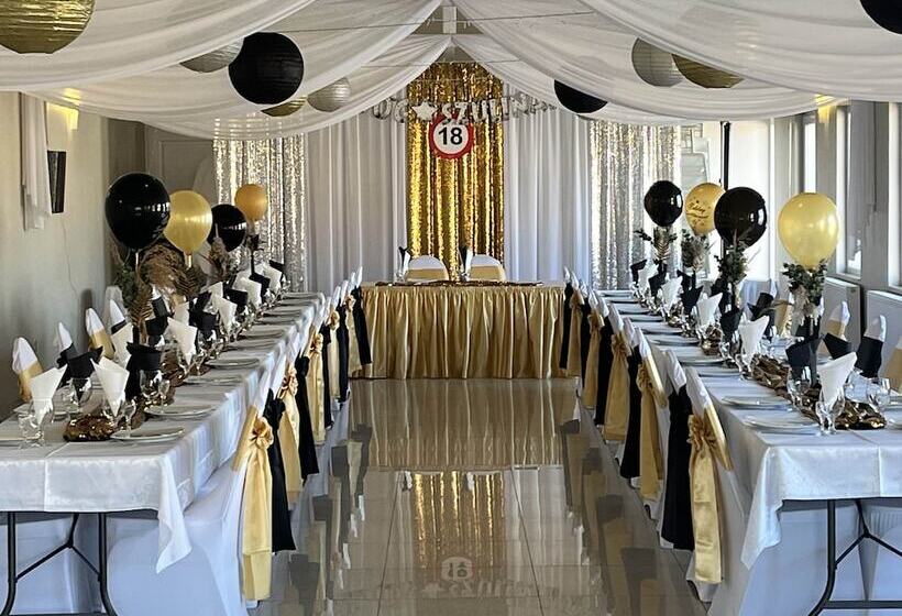 簡易ホテル Aranyhordó Panzió étterem és Pizzéria