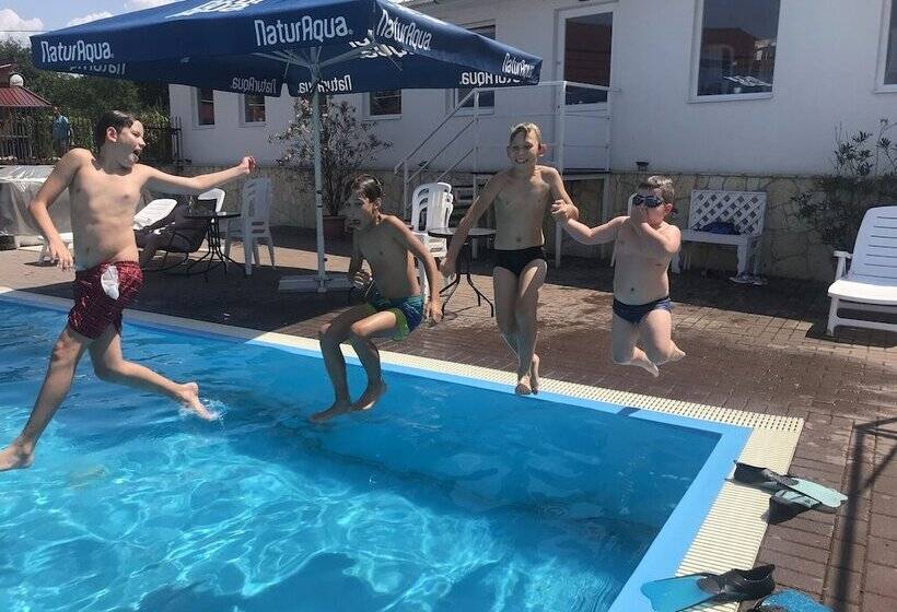 簡易ホテル Aranyhordó Panzió étterem és Pizzéria