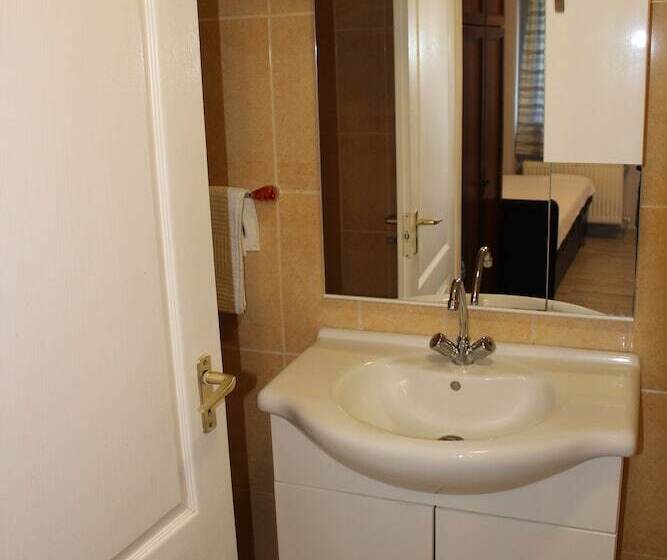 簡易ホテル Aranyhordó Panzió étterem és Pizzéria