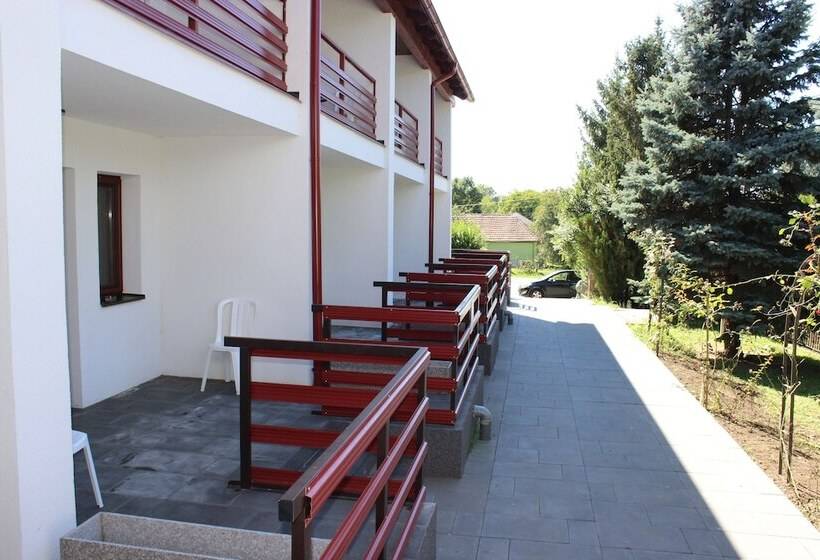 簡易ホテル Aranyhordó Panzió étterem és Pizzéria