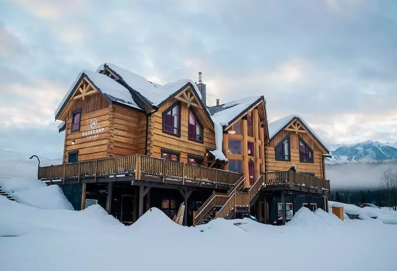 ホテル Basecamp Lodge Golden