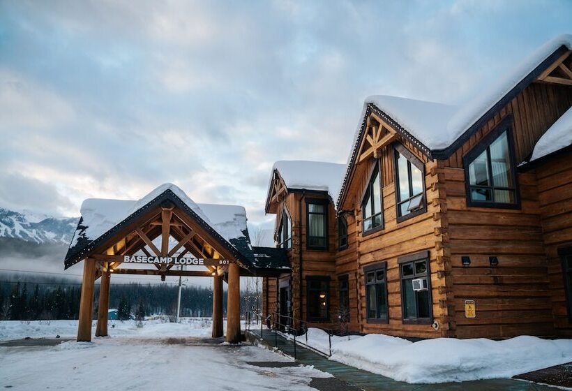 호텔 Basecamp Lodge Golden