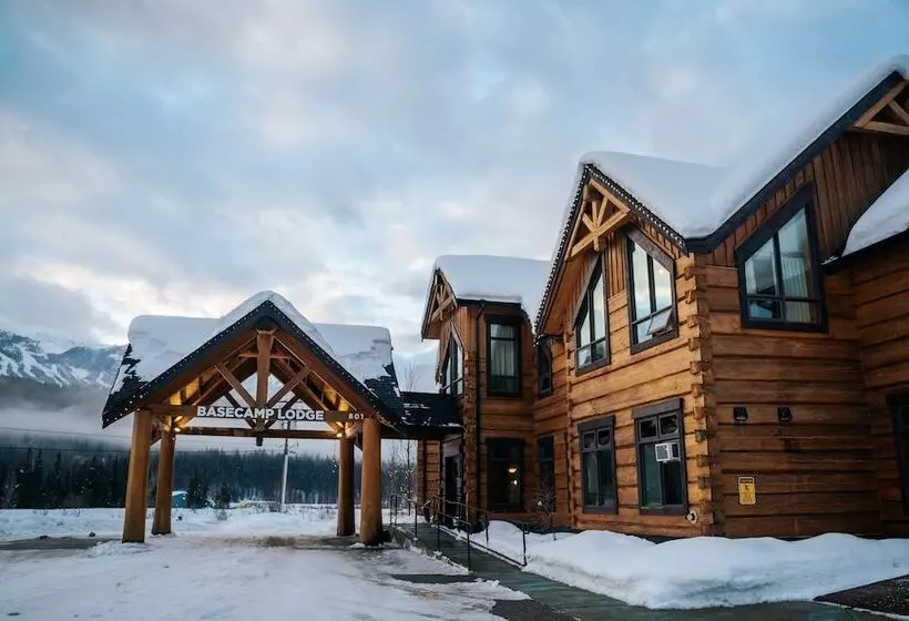 ホテル Basecamp Lodge Golden