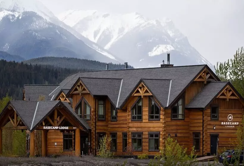 ホテル Basecamp Lodge Golden
