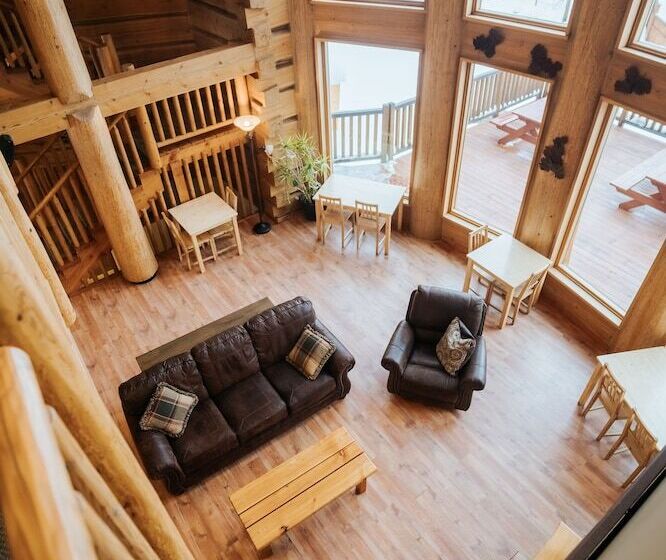 호텔 Basecamp Lodge Golden