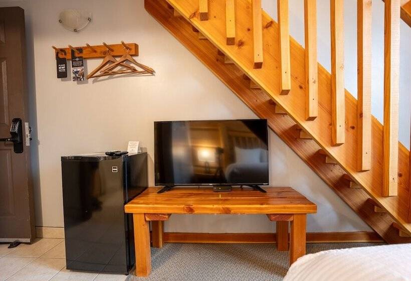 호텔 Basecamp Lodge Golden