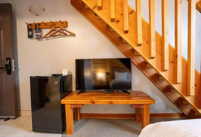 ホテル Basecamp Lodge Golden