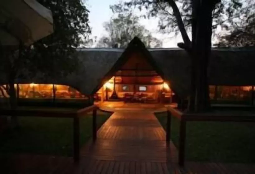 هتل Ndhovu Safari Lodge   Campground