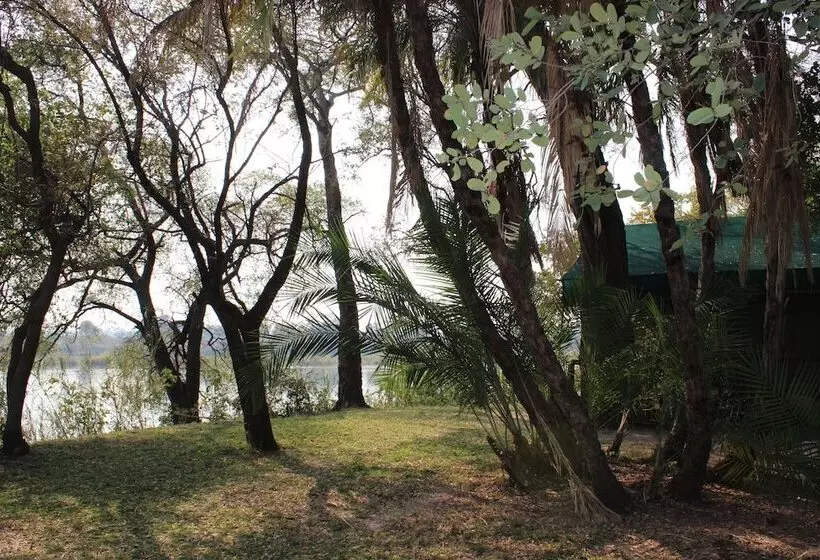 هتل Ndhovu Safari Lodge   Campground