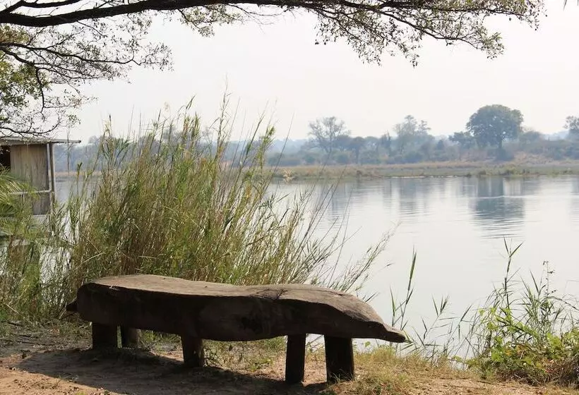 هتل Ndhovu Safari Lodge   Campground