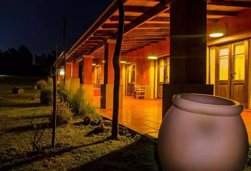 Maaseutuhotelli Tierra Chana Estancia De Campo