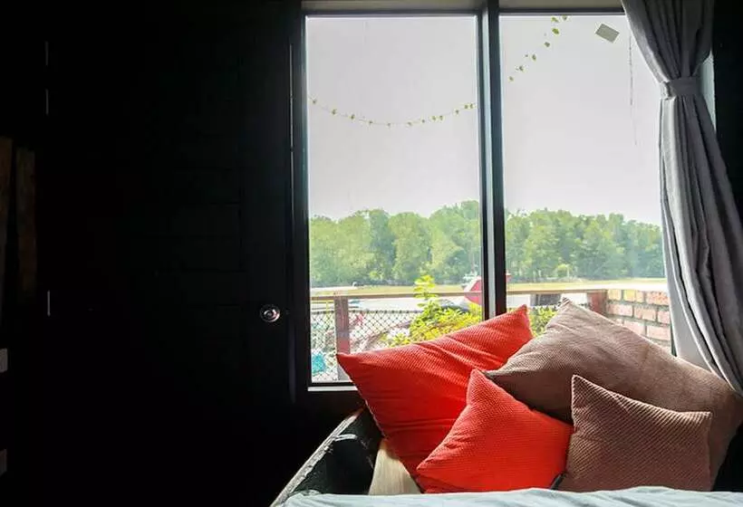 ホテル The Happy 8 Retreat @ Kuala Sepetang