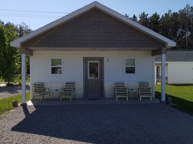 בית מלון כפרי Torch Bay Inn