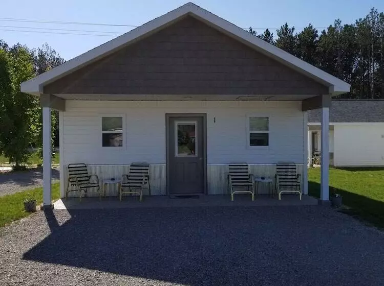 Hotelli Torch Bay Inn