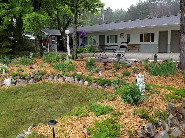 Hotelli Torch Bay Inn