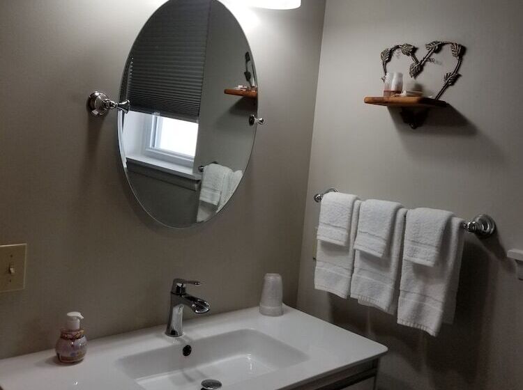 בית מלון כפרי Torch Bay Inn