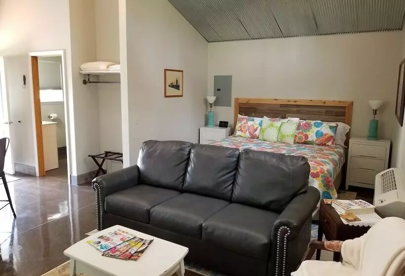 Hotelli Torch Bay Inn