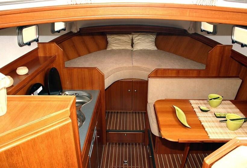 Отель Une Nuit à Bord Bandol