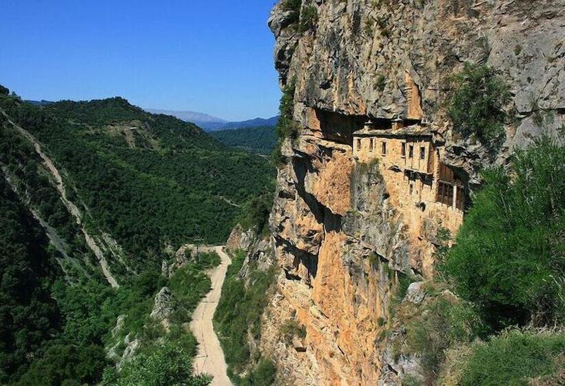 Orizontes Tzoumerkon Hotel Resort