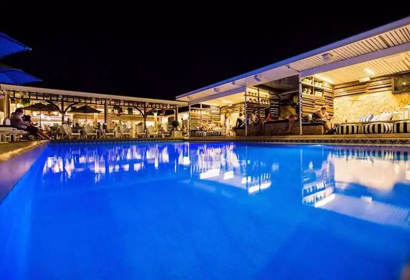 هاستل Rambutan Resort