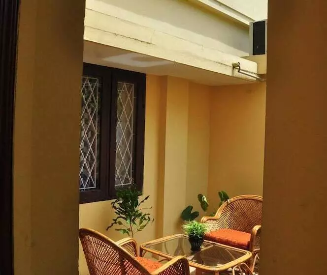 Bed and Breakfast Lazar Residency Homestay