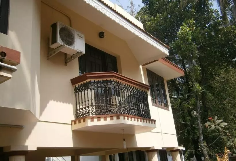 Bed and Breakfast Lazar Residency Homestay