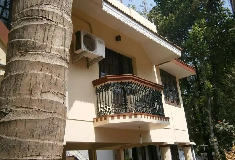 Bed and Breakfast Lazar Residency Homestay