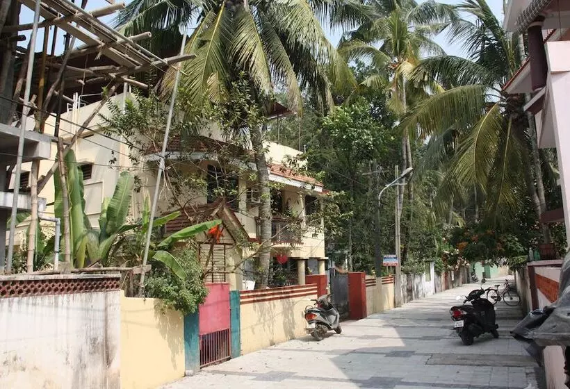 Bed and Breakfast Lazar Residency Homestay