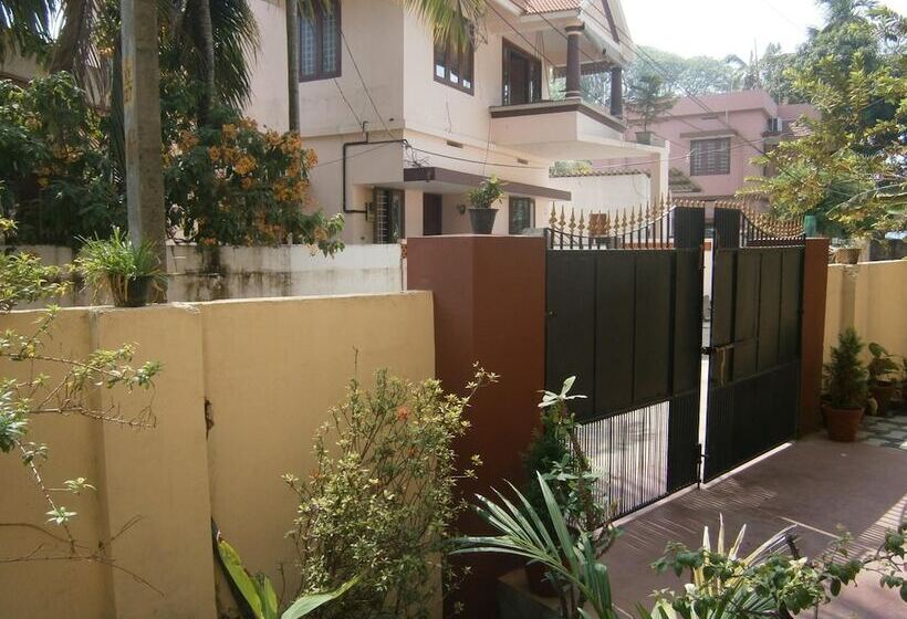 צימר Lazar Residency Homestay