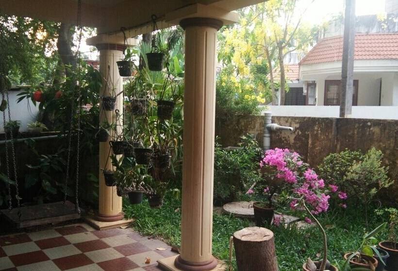 צימר Lazar Residency Homestay