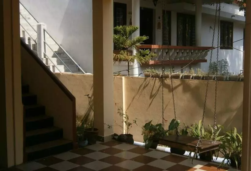 Bed and Breakfast Lazar Residency Homestay