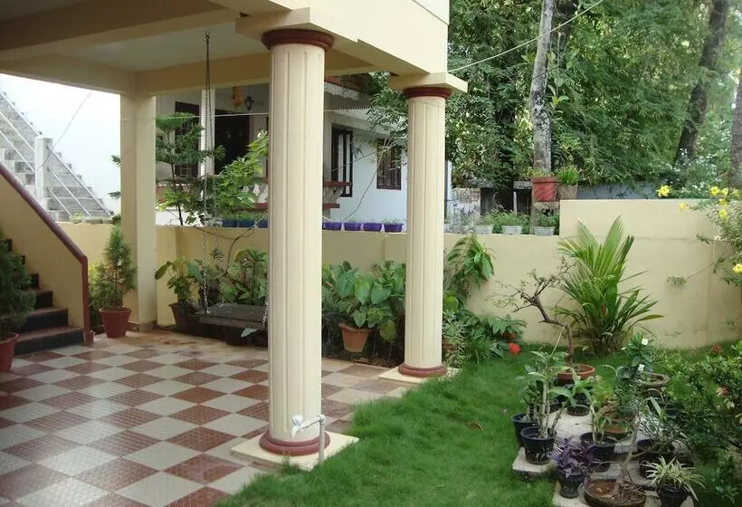 Bed and Breakfast Lazar Residency Homestay