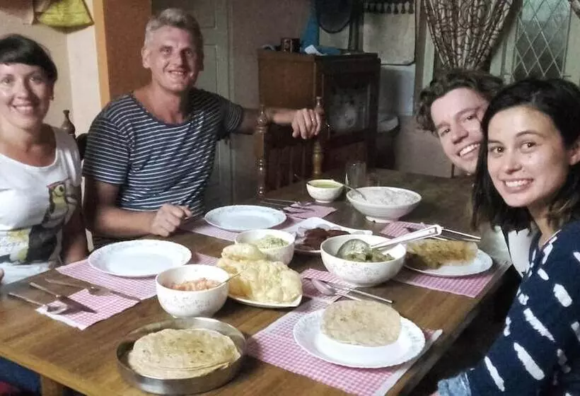 Bed and Breakfast Lazar Residency Homestay