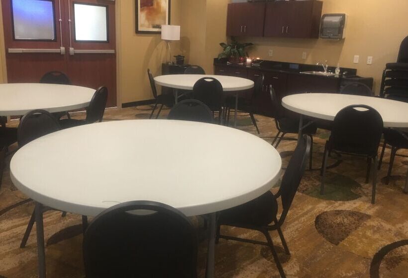 Cobblestone Hotel And Suites   Jefferson