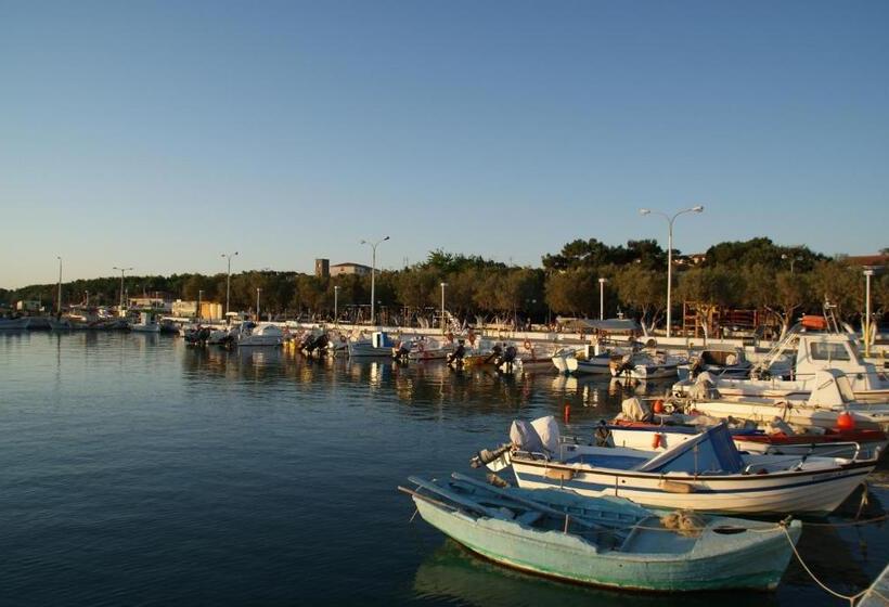 Hotelli Galazio Limani   Rooms To Let