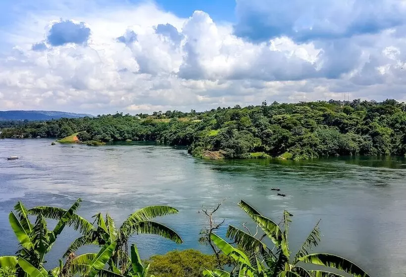 هتل Living Waters Resort