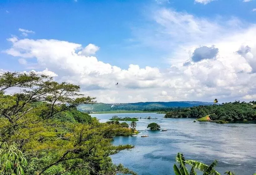 هتل Living Waters Resort
