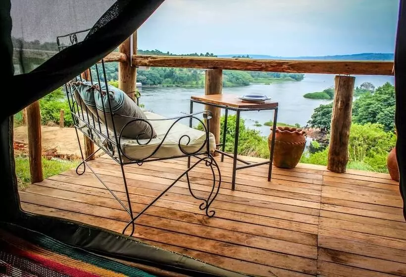 هتل Living Waters Resort
