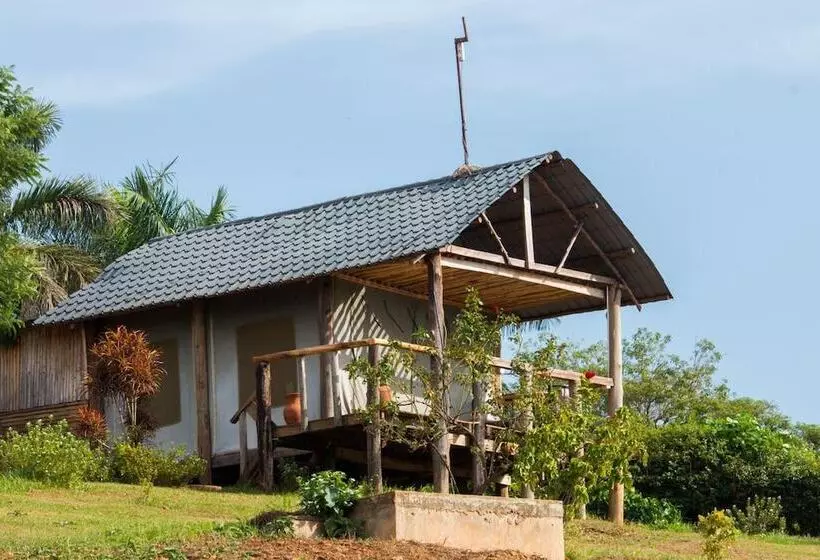 هتل Living Waters Resort