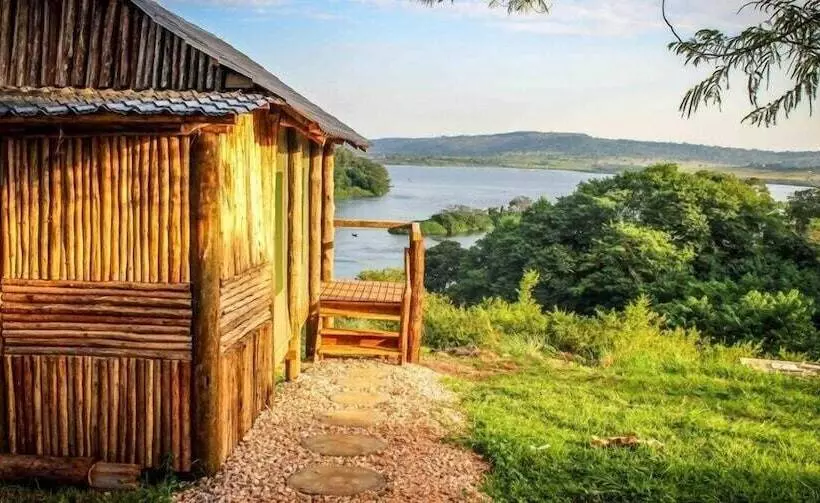 هتل Living Waters Resort
