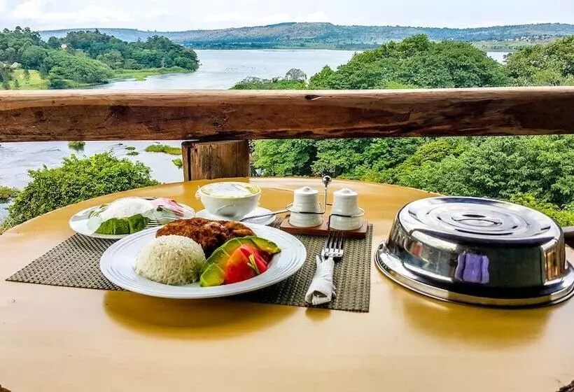 هتل Living Waters Resort