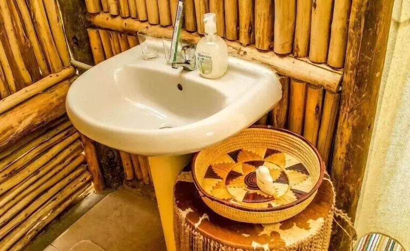 هتل Living Waters Resort