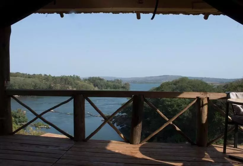 هتل Living Waters Resort