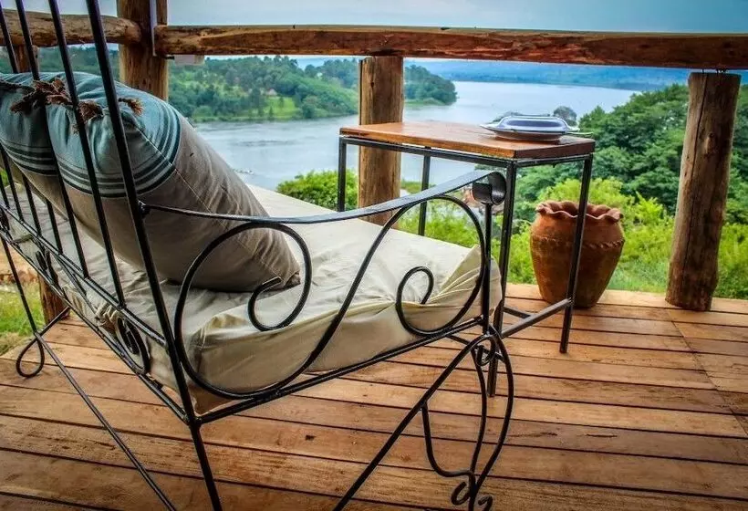 هتل Living Waters Resort