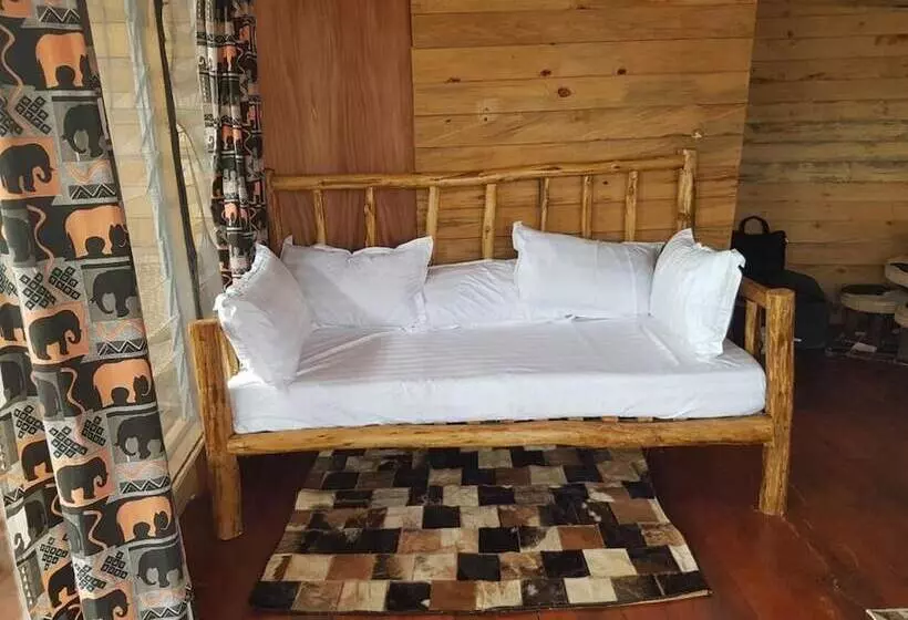 هتل Living Waters Resort