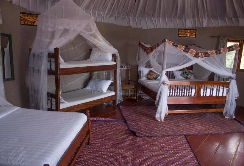 هتل Living Waters Resort
