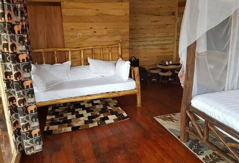 هتل Living Waters Resort